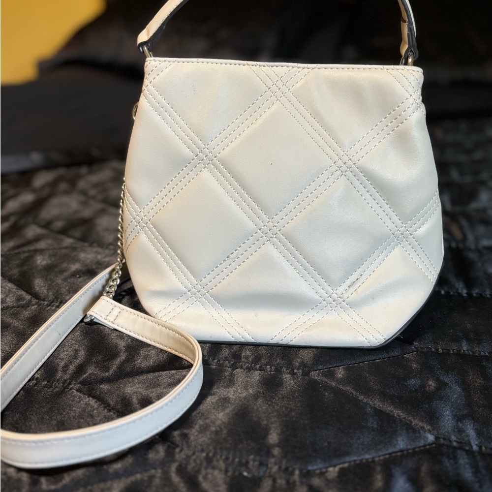 ✨ Pre-Loved Nine West Quilted Crossbody Bag ✨ - Picture 4 of 8